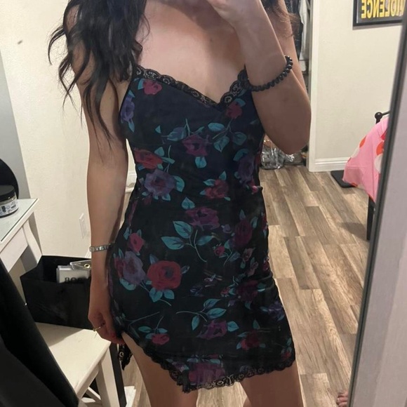 women’s midi black dress with floral detailing side slit size S - Picture 2 of 2